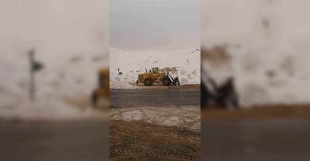 Eğribel’de kar yağışı sürücülere zor anlar yaşatıyor