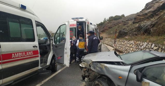 Uşak’ta trafik kazası; 3 yaralı