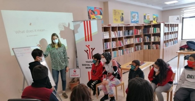 Öğrencilere İngilizce kursu