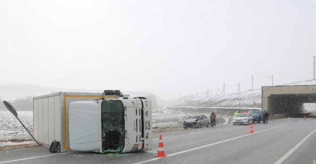 Sorgun’da kamyon devrildi: 1 yaralı