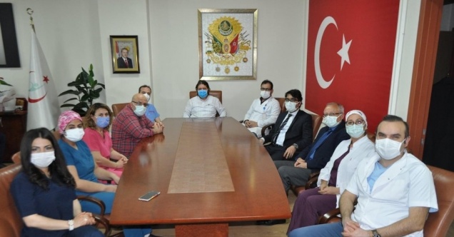 Başarılı organ bağışı operasyonu sonrası hastane çalışanlarına teşekkür plaketi verildi