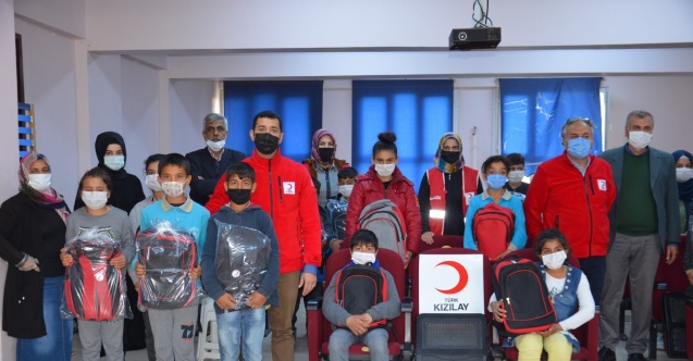 Kırıkhan’da öğrencilere kırtasiye ve hijyen seti dağıtıldı