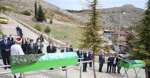 Kimsesizlerin cenazelerini il protokolü kaldırdı