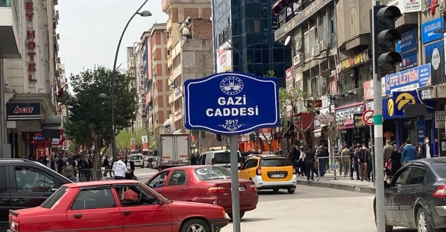 Elazığ’da Covid-19 tedbiri, 3 cadde araç trafiğine kapatıldı
