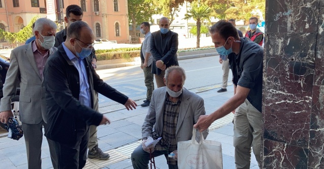 Validen gönüllere dokunan hareket, hepsini satın aldı evine gönderdi