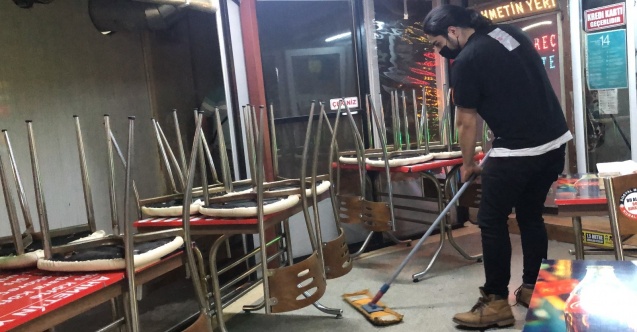 Kafe ve restoranlarda kademeli normalleşme temizliği geceden başladı