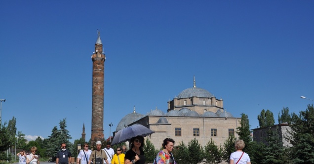 Kars’a turistler gelmeye başladı