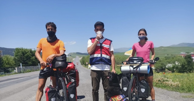 Yabancı dil bilen jandarma ekipleri görev başında