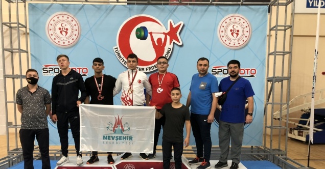 Türkiye Halter Şampiyonasına, Nevşehirli sporcular damga vurdu