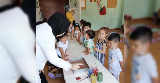Anaokulu öğrencileri ebru sanatı ile tanıştı