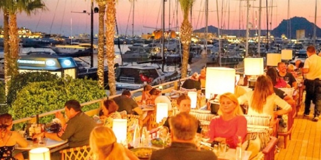 Yeme içme sektörü 300 bin kişi arıyor