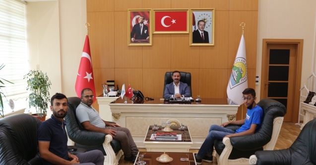 LGS’de Türkiye ikincisi olan Güler’e Başkan Geylani’den hediye