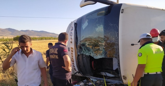 Uşak'ta otobüs şarampole yuvarlandı: 30 yaralı