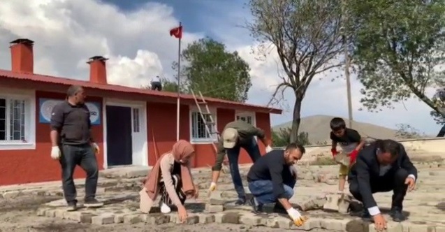 Öğretmenlerle korucular okul için birlikte çalıştı