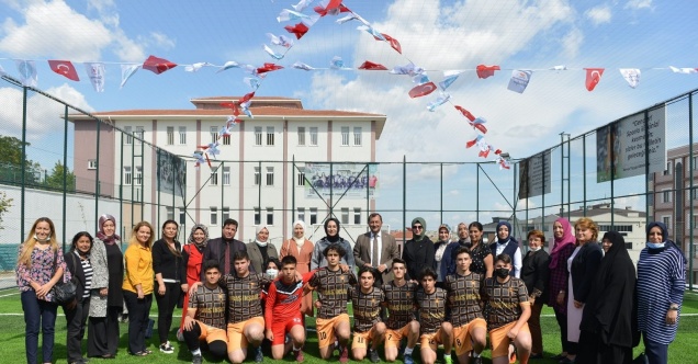 Anadolu İmam Hatip Lisesi’nde halı saha tesisleri törenle açıldı