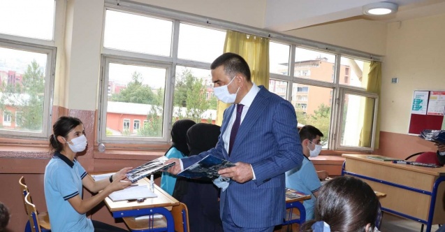 Siirt Valisi Hacıbektaşoğlu öğretmen ve öğrencilerle bir araya geldi