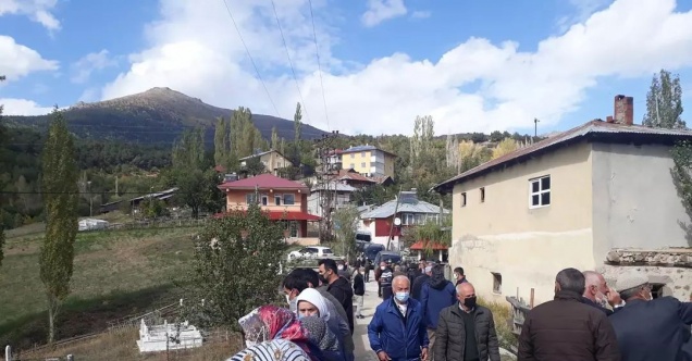 Trafik kazasında hayatını kaybeden karı-koca yan yana toprağa verildi