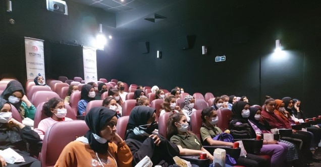 70 öğrenci sinemaya götürüldü