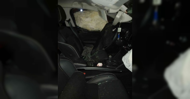 Kaya camdan içeri girdi, karı koca yaralandı