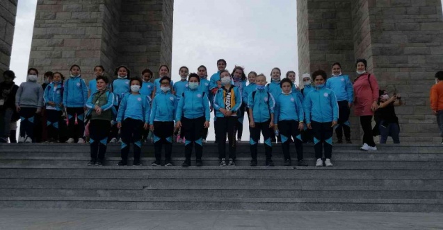 Çanlı öğrenciler Şehitler abidesini gezdi