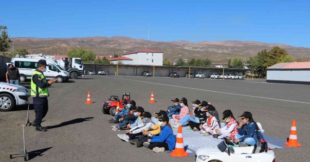 Bingöl’de öğrencilere trafik eğitimi verildi