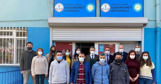 Karamehmet İlkokulu’nun yönetici ve öğretmenlerine başarı belgesi