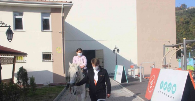 Selzede öğrenciler ata sporları ve geleneksel oyunlarla stres attı