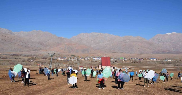 Tunceli’de uçurtma şenliği