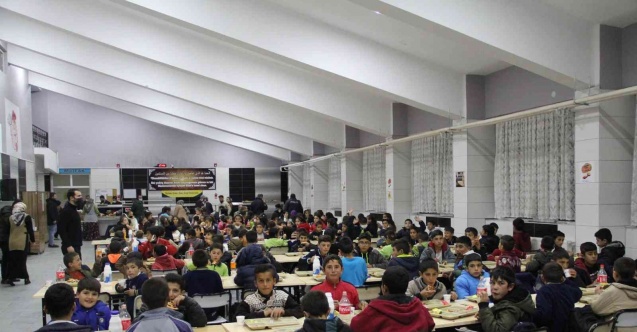 Hamur Kaymakamı Türker 410 öğrencinin pizza hayalini gerçekleştirdi