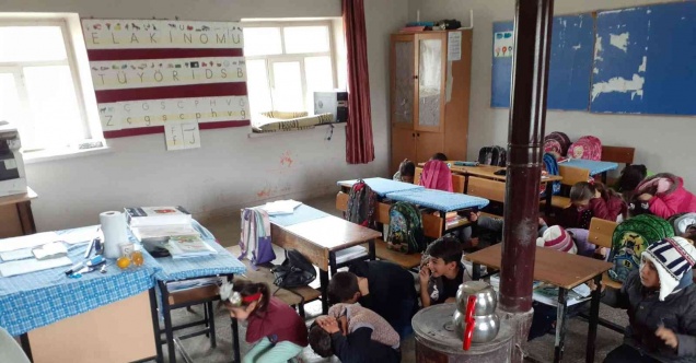 Solhan’daki köy okullarında deprem tatbikatları devam ediyor