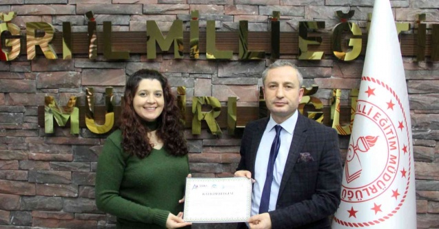 Ağrı Milli Eğitim Müdürü Kökrek, Scientix STEM eğitimi alan 40 öğretmene katılım belgesi verdi