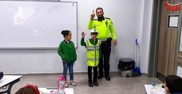 Okullarda öğrencilere trafik eğitimi
