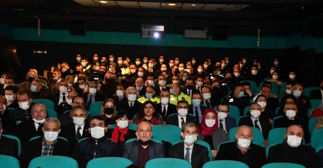 Vali Gürel öğrencilerle birlikte ‘Kesişme; İyi ki Varsın Eren’ filmini izledi