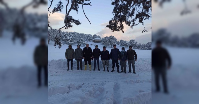 Kaymakam, kurum amirleri ve vatandaşlar yaban hayatına yem bıraktı