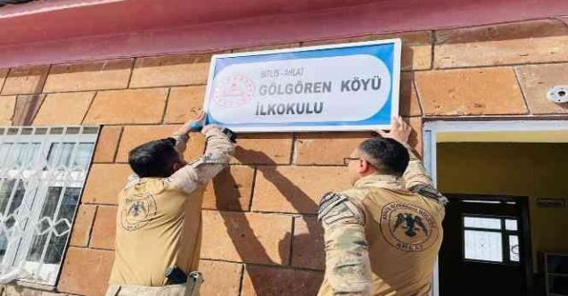 Jandarma köy okulunu tamir etti