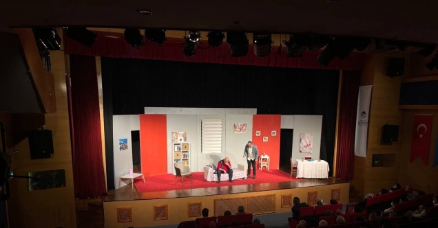 ‘Son 5 Dakika’ oyunu tiyatroseverlerle buluştu