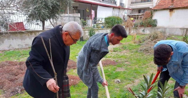 Kardeş okula fidan diktiler
