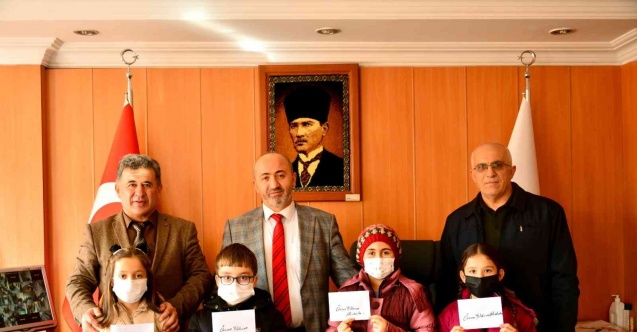 Minik öğrencilerden İdlip için yardım kampanyası