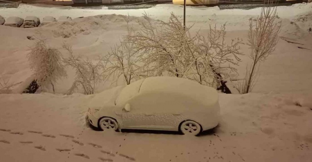 Bitlis’te okullara kar engeli