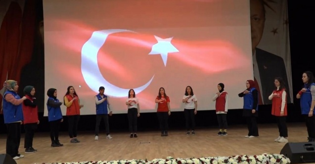 İstiklâl Marşını işaret dili ile okudular