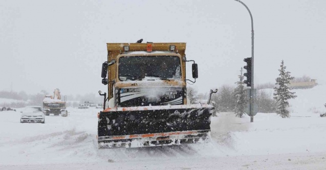 Nevşehir’de karla mücadele çalışmaları aralıksız sürüyor