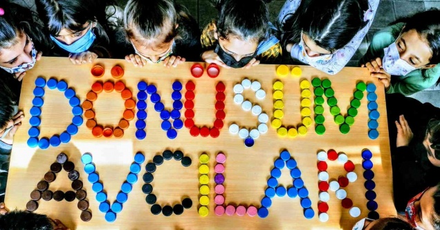 Öğrenciler atık olan her şeyi ’Geri Dönüşüm’de kullandılar