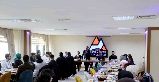 Rektör Prof. Dr. Karabulut, öğrenci kulüp temsilcileri ile bir araya geldi