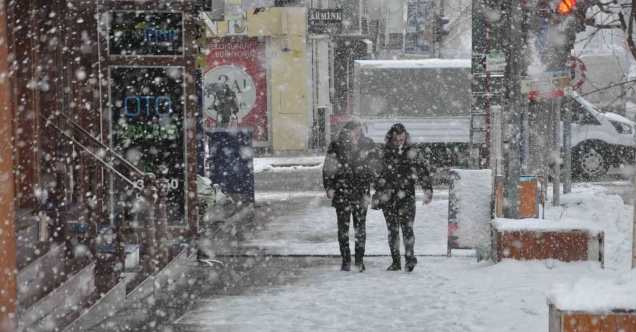Kars’ta 3 ilçede okullar tatil edildi
