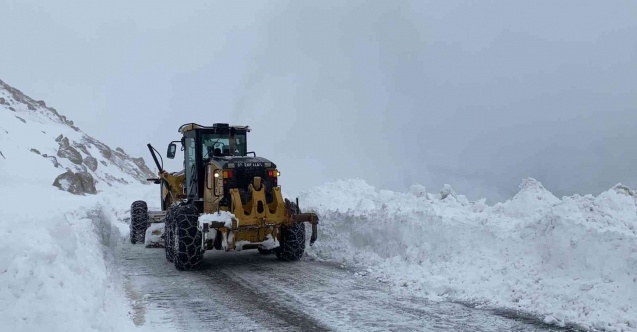 Hakkari’de 89 yerleşim yerinin yolu ulaşıma kapandı