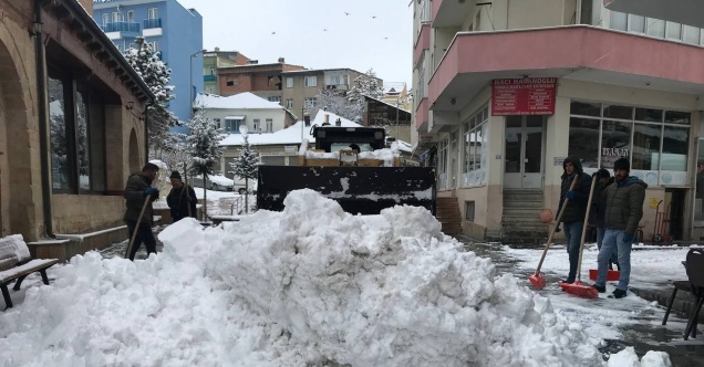 Bayburt’ta karla mücadele sürüyor