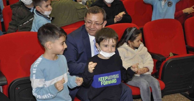 Vali Polat, öğrencilerin okuma heyecanlarına ortak oldu