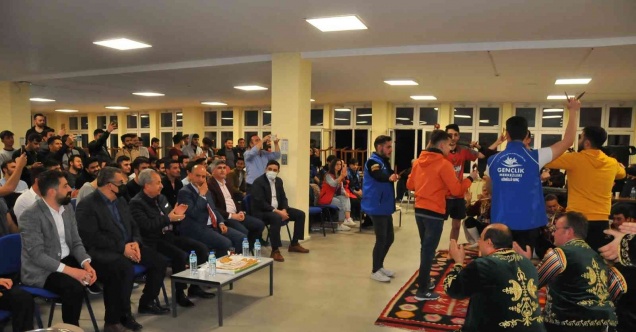 Yarenler oyunlarını üniversiteli gençler için sergiledi