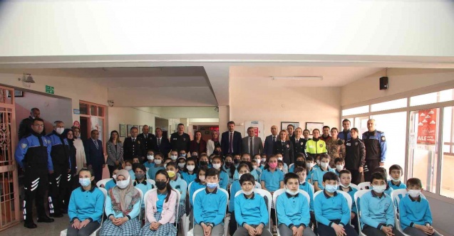 Sivas Emniyeti öğrencilere 2 bin kitap kazandırdı