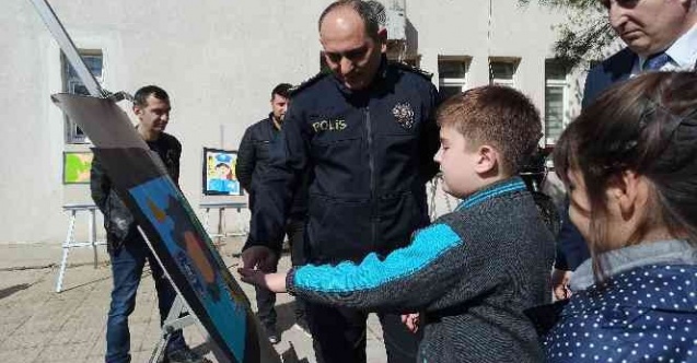 Öğrenciler hayallerindeki polisi resimleriyle anlattı
